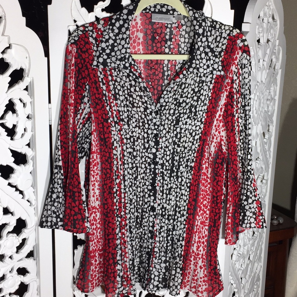 Avenue (W) Button Down Blouse w/ trumpet sleeves!